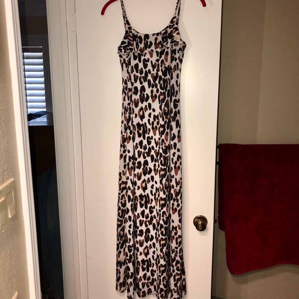 Essentials by Milano Animal Print Maxi Dress Small